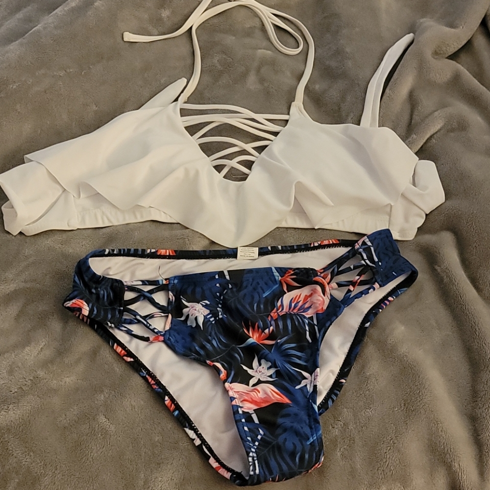 Bikini - Picture 6 of 6